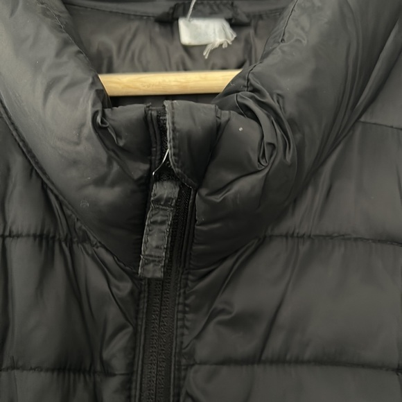 Old navy light weight, puffer jacket. Black. Size XXL ladies. - Picture 4 of 7